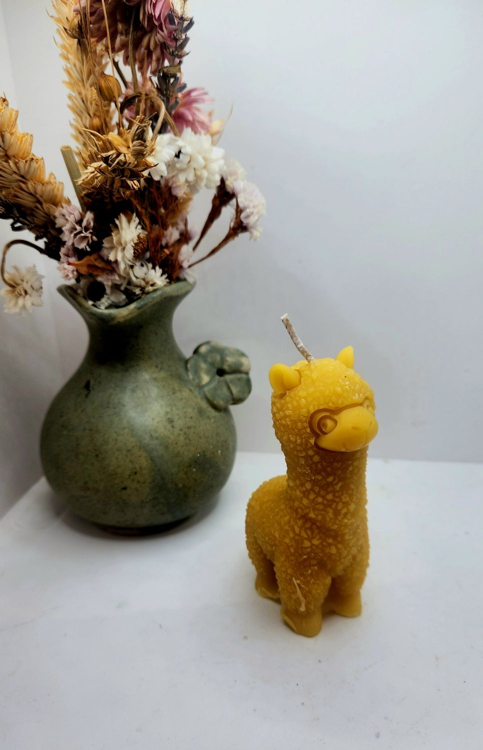 Lama beeswax candle