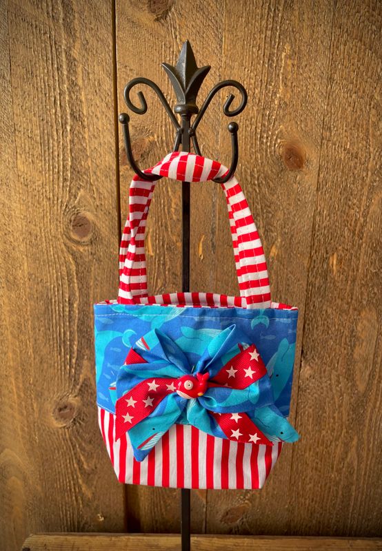Whale purse