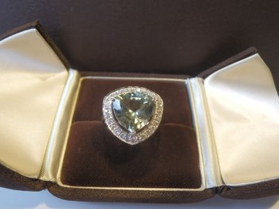 ANELLO IN ARGENTO E AMETISTA VERDE