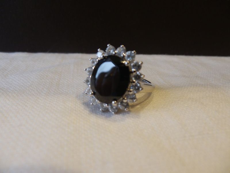 Anello in argento e Spinello nero naturale Anello in argento e Spinello nero naturale
