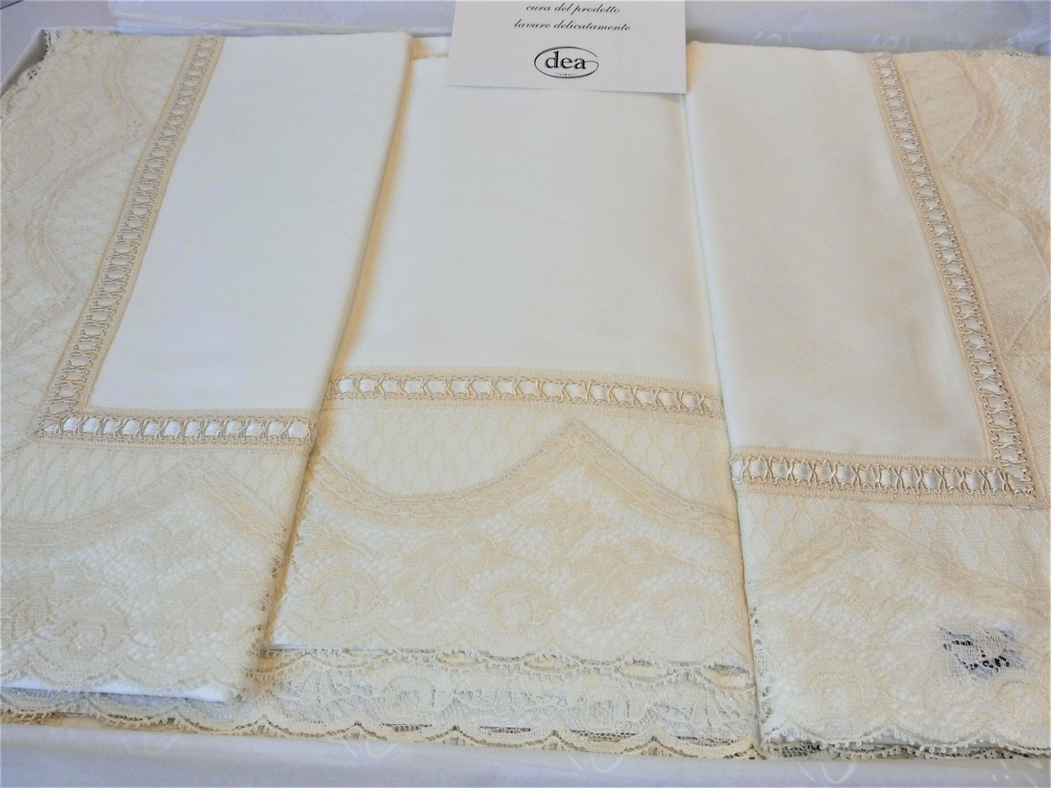 COMPLETO LETTO RASO DI COTONE E PIZZO