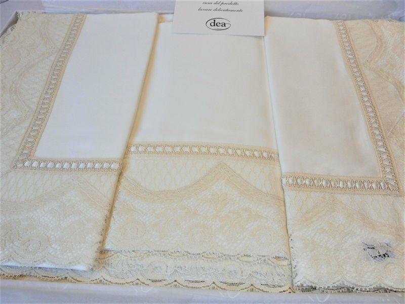COMPLETO LETTO RASO DI COTONE E PIZZO