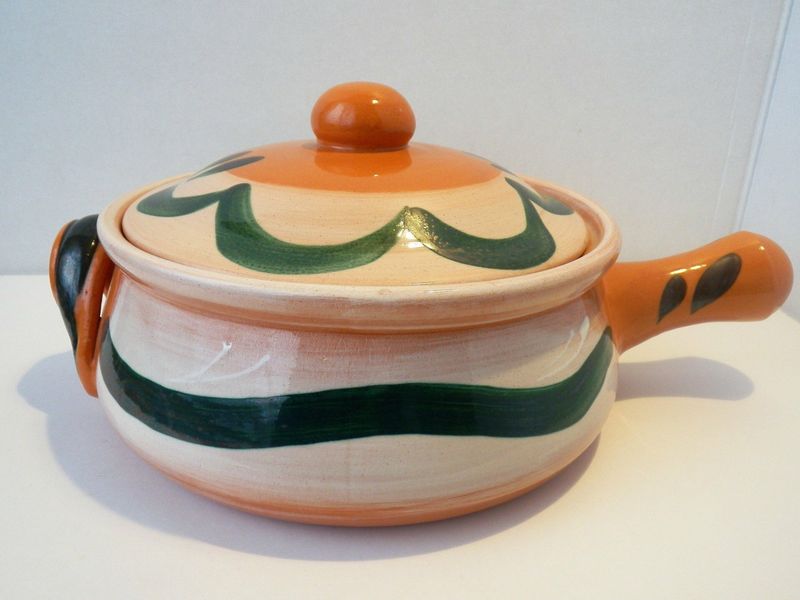Pentola in terracotta  decorata con coperchio