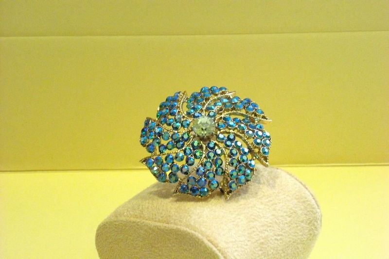 Spilla vintage a girandola con strass , originale anni 40 Spilla vintage a girandola con strass , originale anni 40