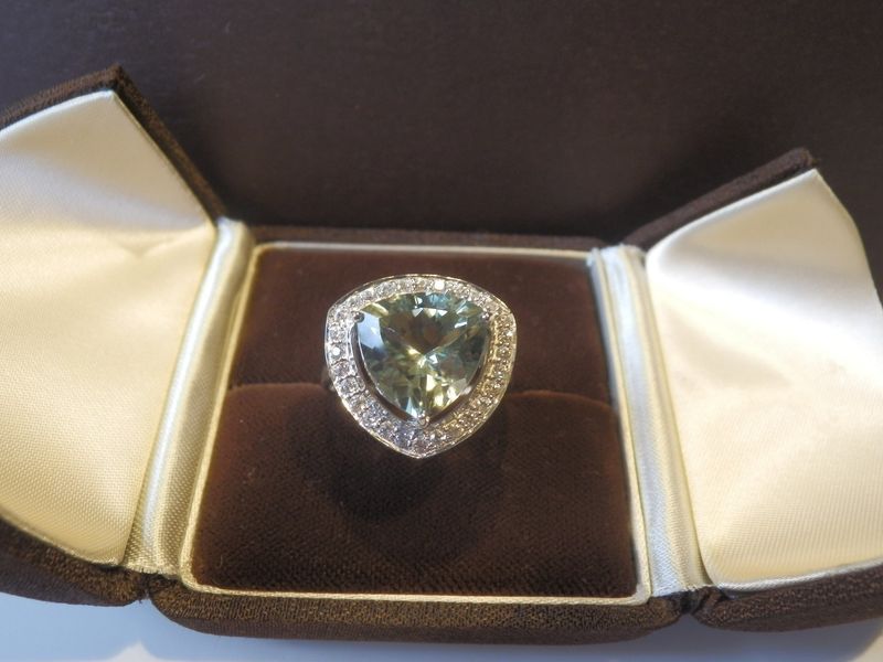 ANELLO IN ARGENTO E AMETISTA VERDE