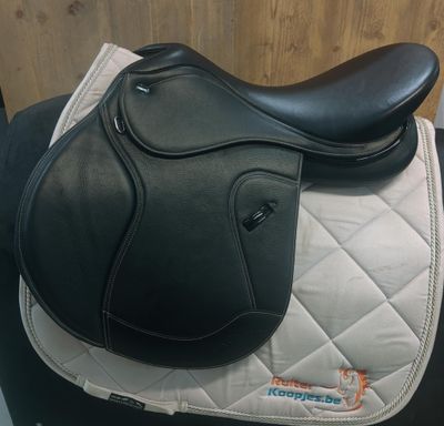 Ikonic Veelzijdigheidszadel light Zwart