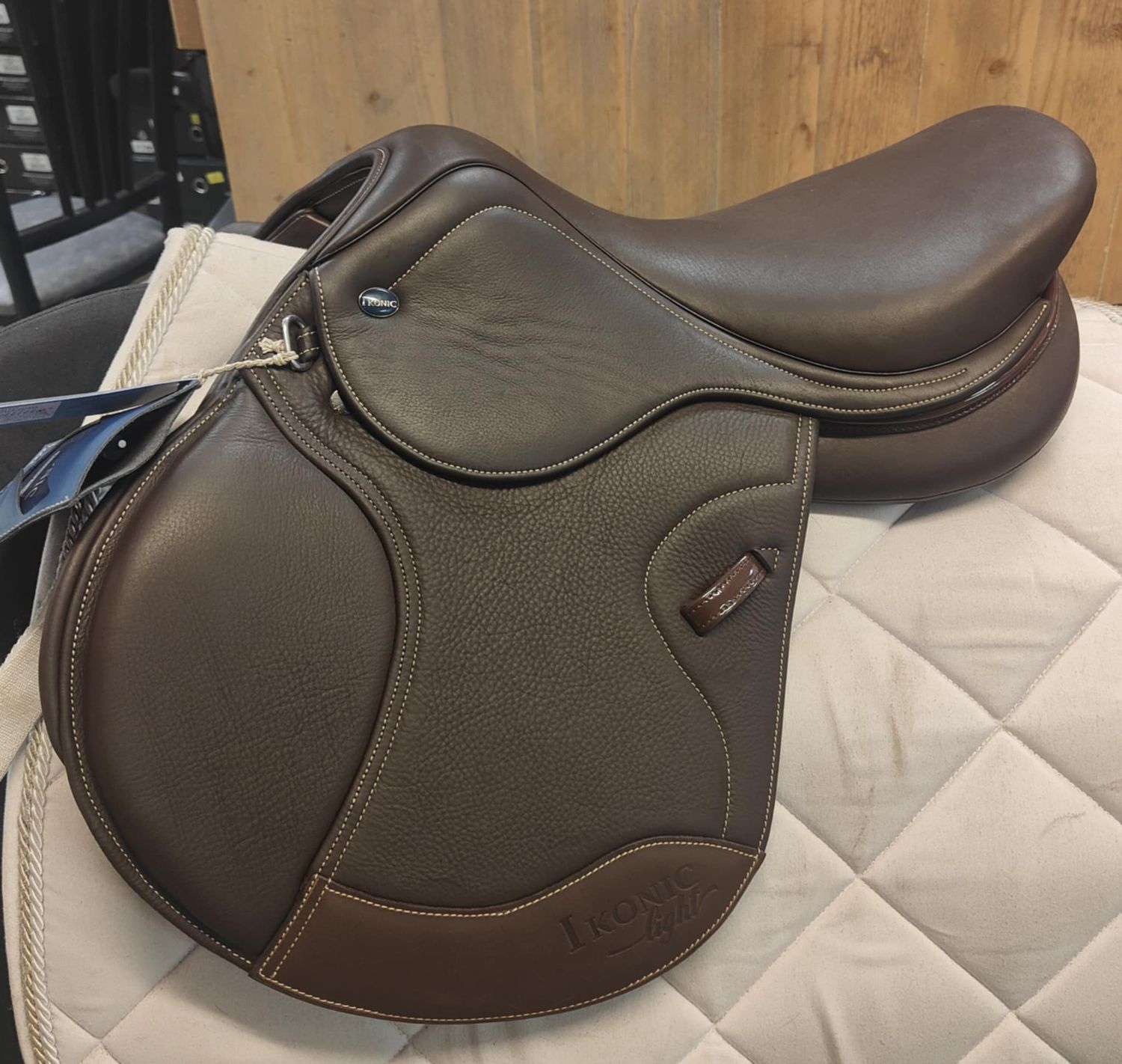 Ikonic springzadel Light Bruin Pony