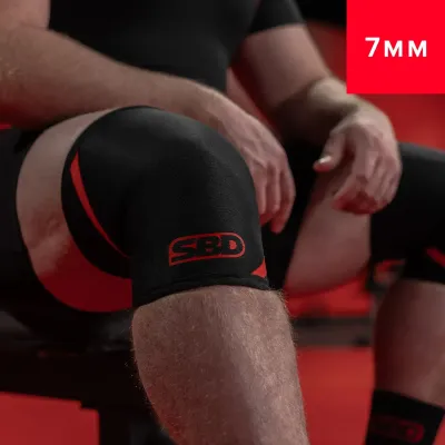 Наколенники для пауэрлифтинга "Knee Sleeves - Standard 2024", 7 мм, Black/Red, SBD