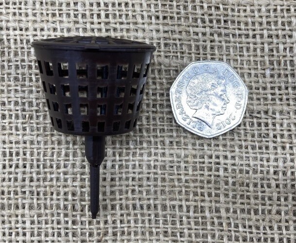 X12 Small Fertiliser Baskets With Spike