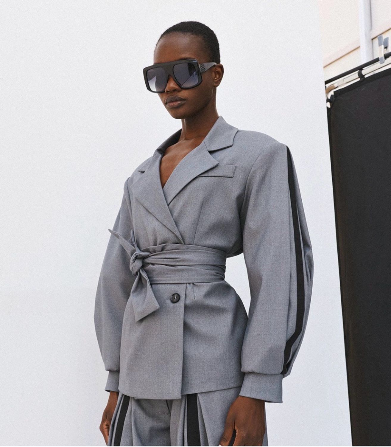 Access Blazer With Puff Sleeves - Gray