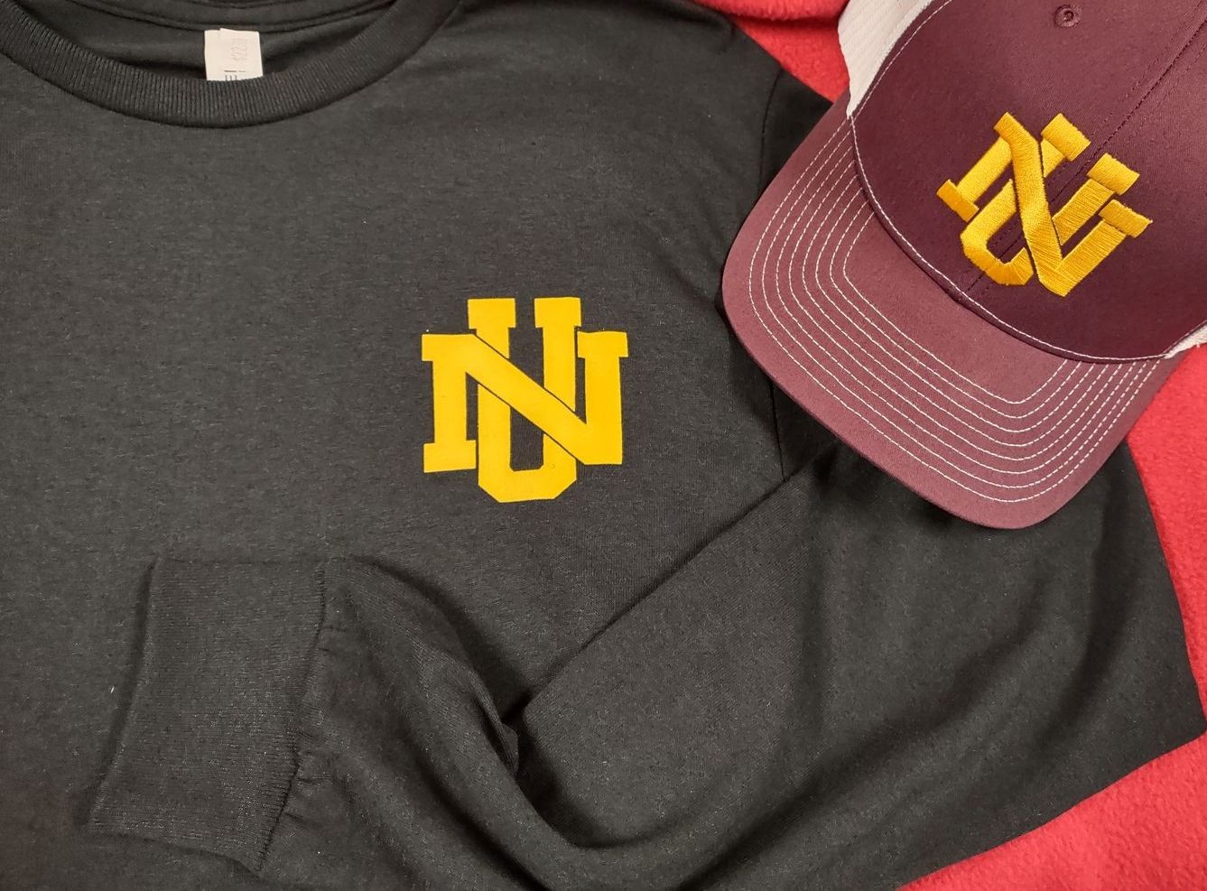 NU black long-sleeved T-shirt