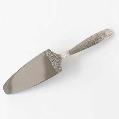 Alessi, pala torta Dressed in acciaio inossidabile 18/10 con decoro a rilievo cm 25. Articolo MW03/15