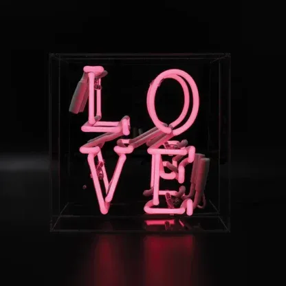Locomocean, Insegna al neon in vetro Love colore rosa