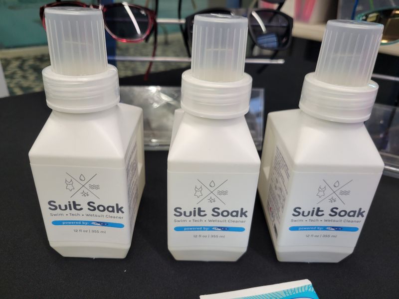 SUIT SOAK