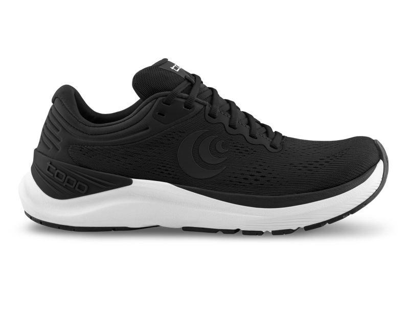 TOPO WOMENS ULTRAFLY 4, COLOR: BLACK/WHITE, SIZE: 9.5, WIDTH: REG (B)