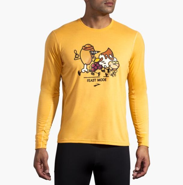 BROOKS MENS DISTANCE LONG SLEEVE TROT HAPPY &#39;21 FEAST MODE