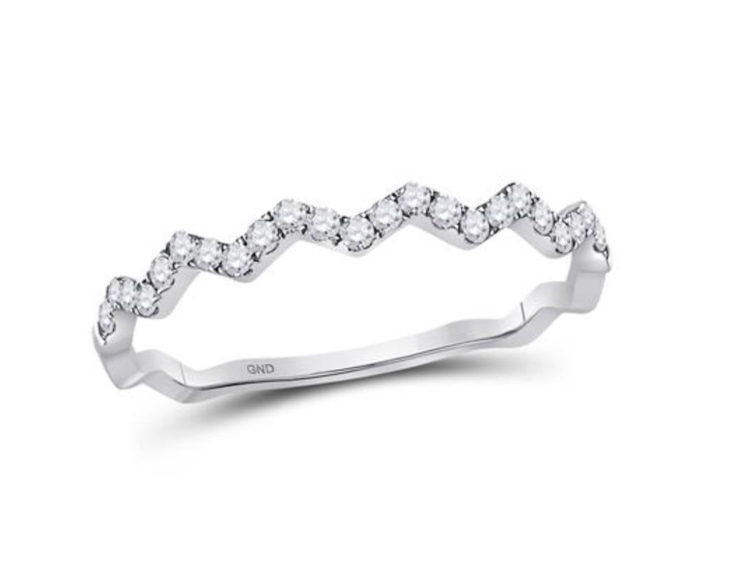 10k White Gold 1/5 ctw Diamond Band