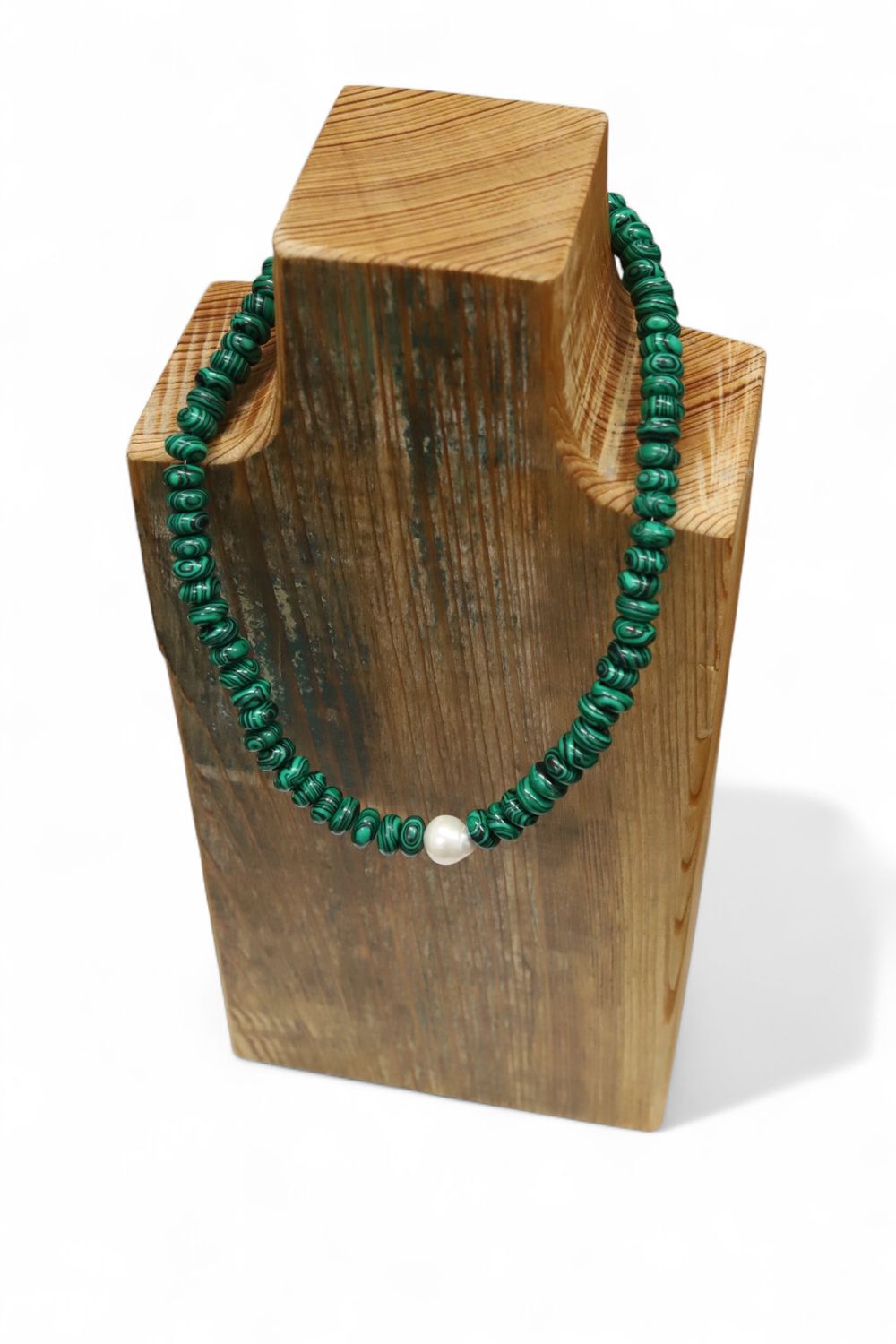 Green Movement &amp; Pearl Beaded Necklace