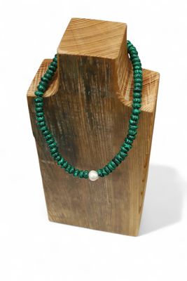 Green Movement &amp; Pearl Beaded Necklace