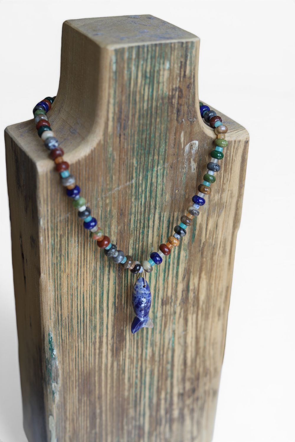 Moody Rainbow Strand with Slate Fish