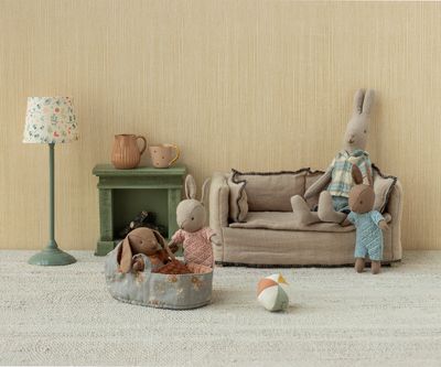 Rabbit, Micro-Rose knitted suit
