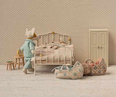 Vintage Bed, Mouse -Off White