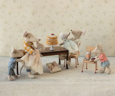 Baby mouse in gown-Mint