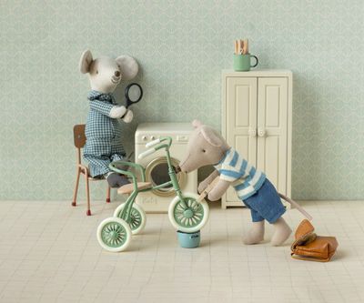 Tricycle Mouse, Big brother-Brown