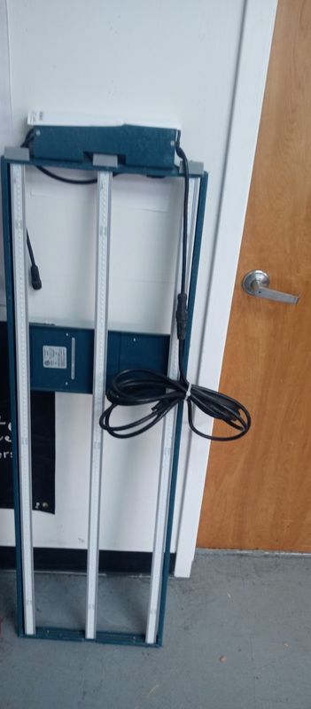 USED FLUENCE VEG LIGHT16" x 4'