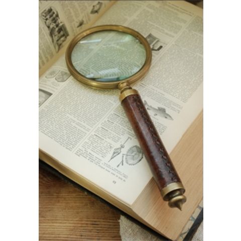 MAGNIFIER IN LEATHER