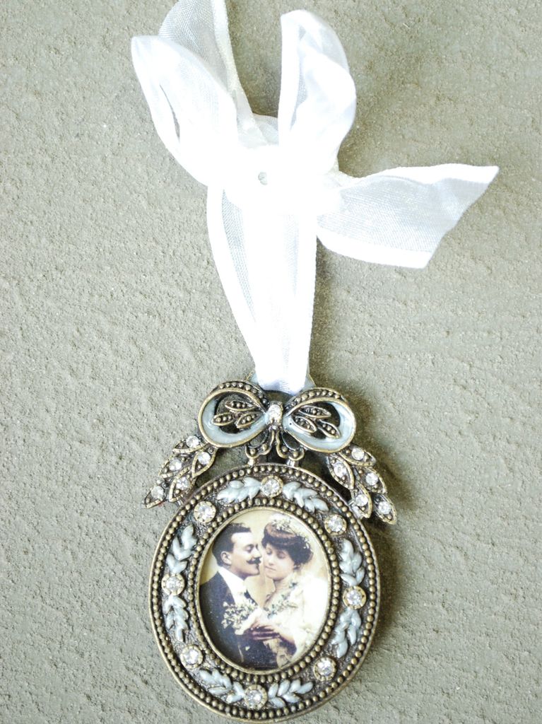 Hanging pewter photo frame