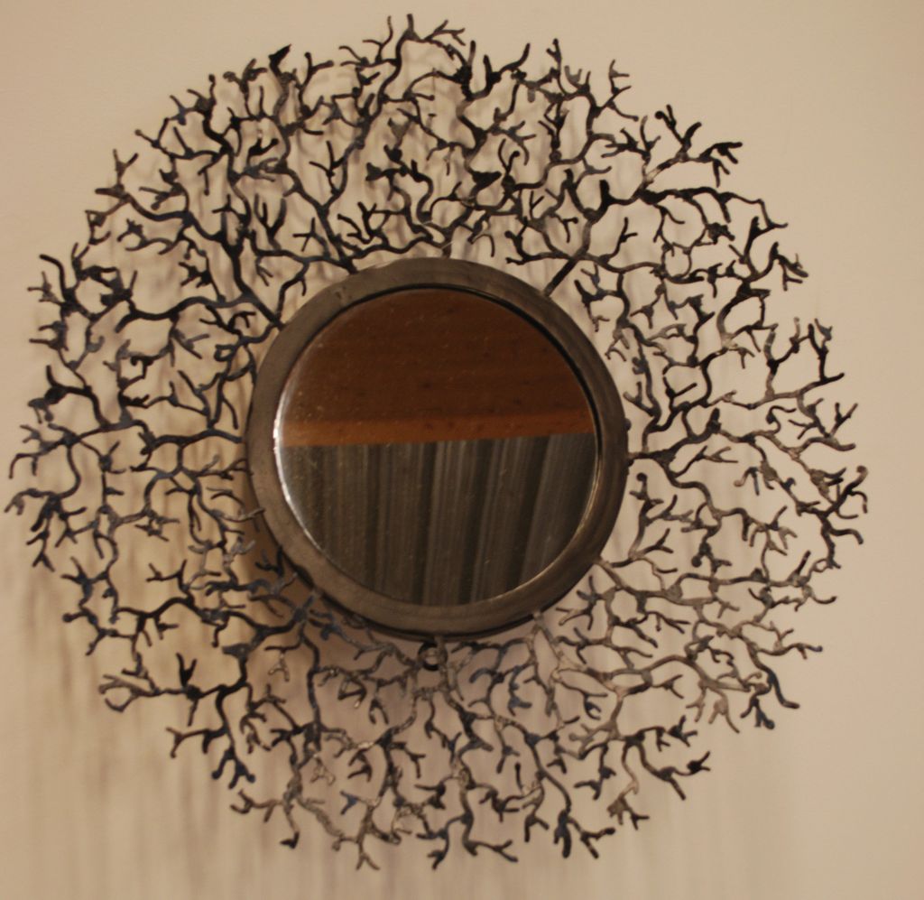 ROUND MIRROR W/ CORAL SHAPE