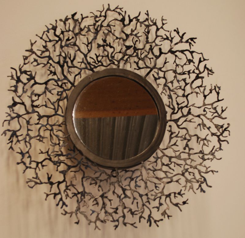 ROUND MIRROR W/ CORAL SHAPE