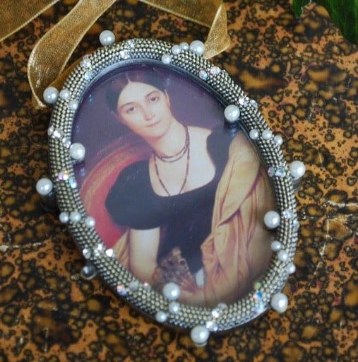 Hanging nest of bee &amp; pearls