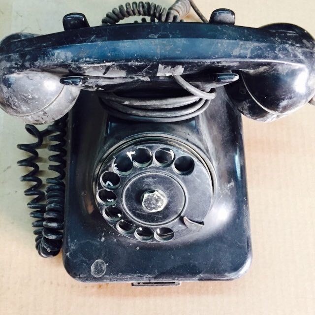 VINTAGE BLACK PHONE