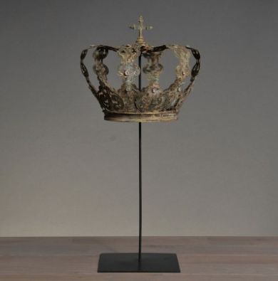 DECORATIVE ROYAL CROWN