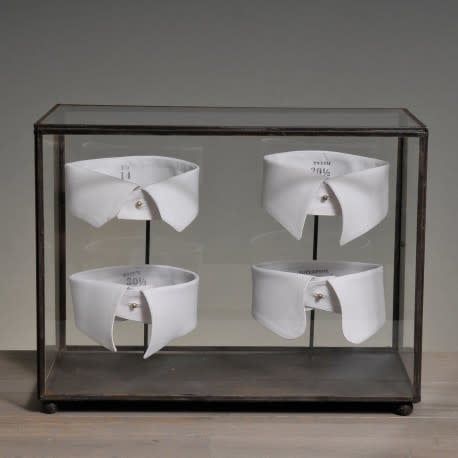 4 COLLARS DISPLAY