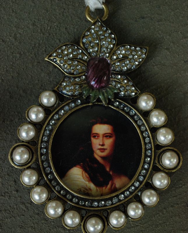 Hanging pearls w/flowers