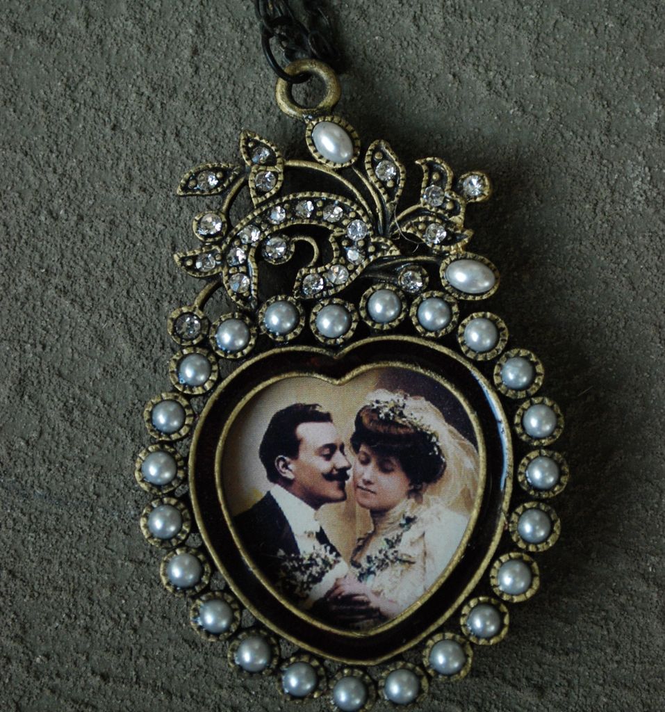 Hanging hearth w/pearls