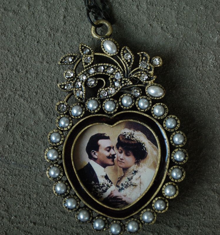 Hanging hearth w/pearls