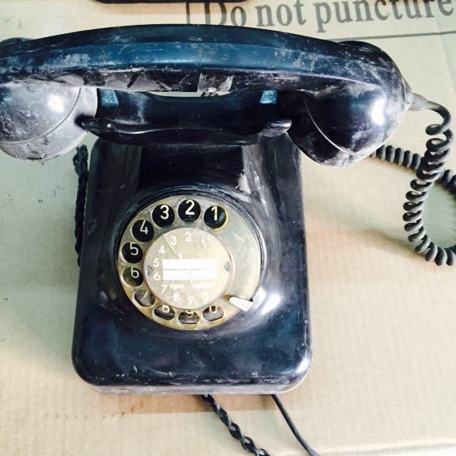 VINTAGE BLACK PHONE