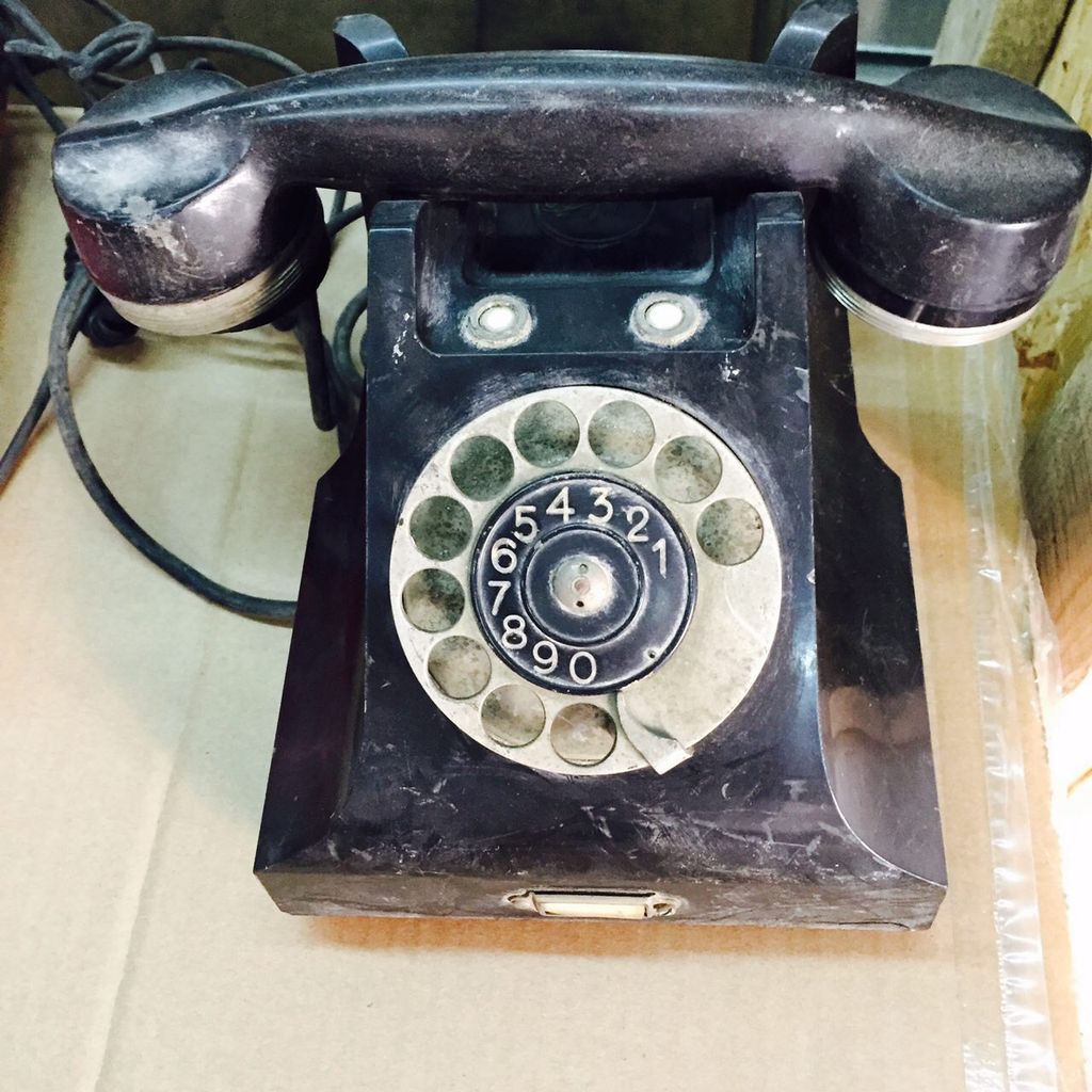 VINTAGE BLACK PHONE