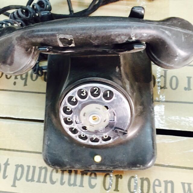 VINTAGE BLACK PHONE