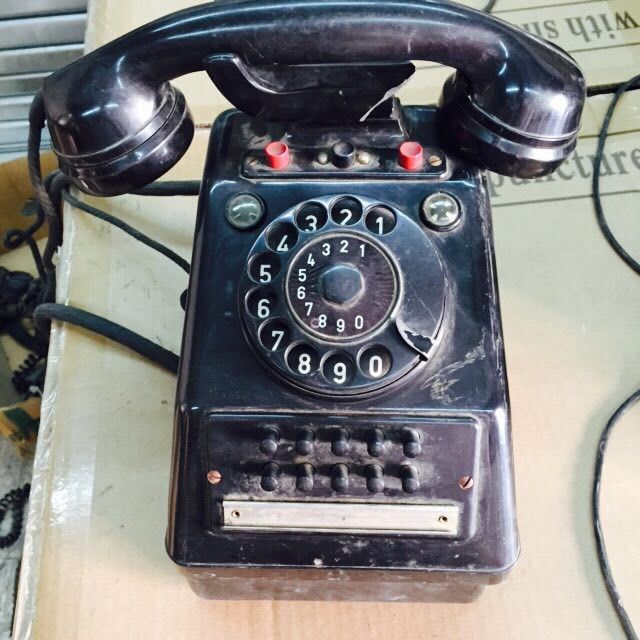 VINTAGE BLACK PHONE