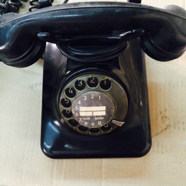 VINTAGE BALCK PHONE