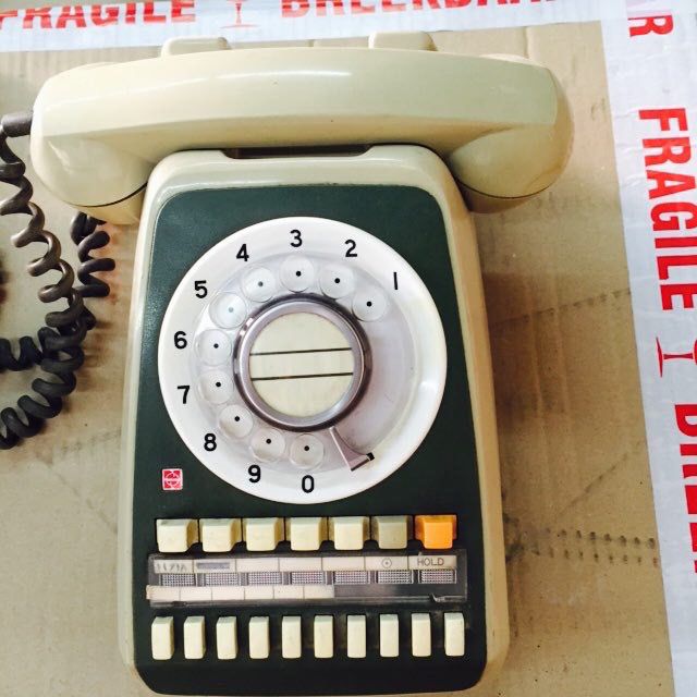VINTAGE WHITE PHONE