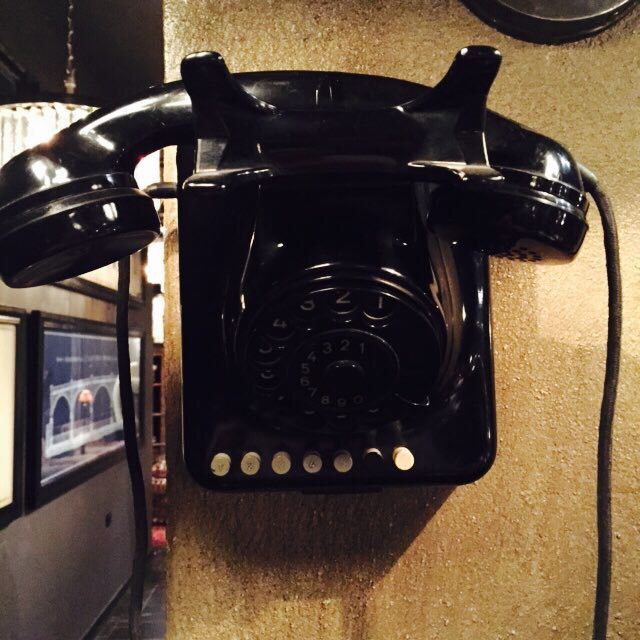 VINTAGE BLACK PHONE
