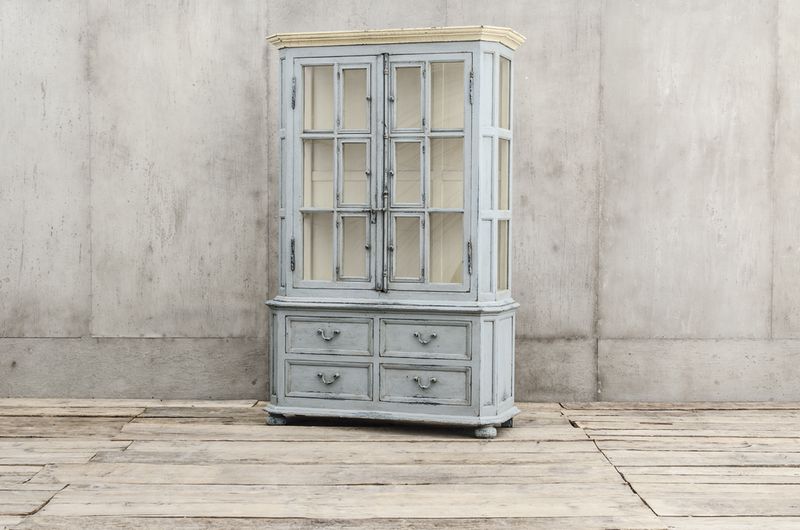 THE &quot;YOU WILL NEED A LOT OF HINGES&quot; CABINET