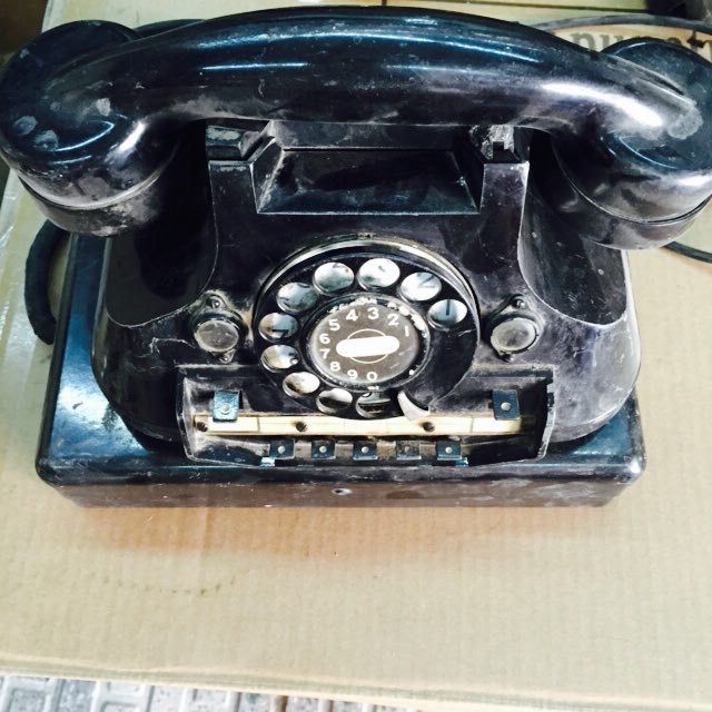 VINTAGE BLACK PHONE