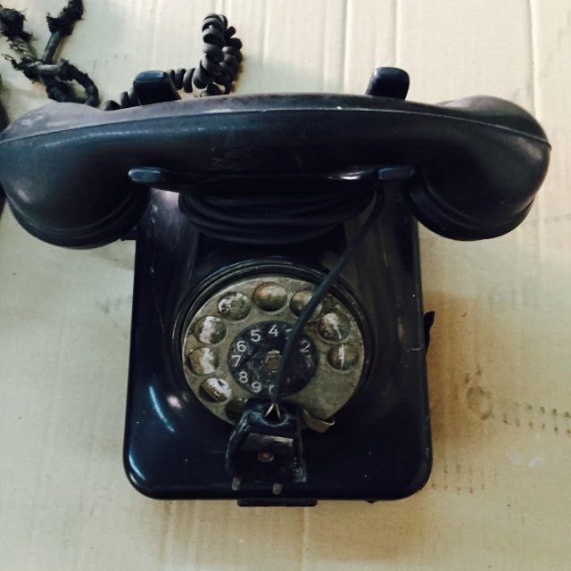 VINTAGE BLACK PHONE